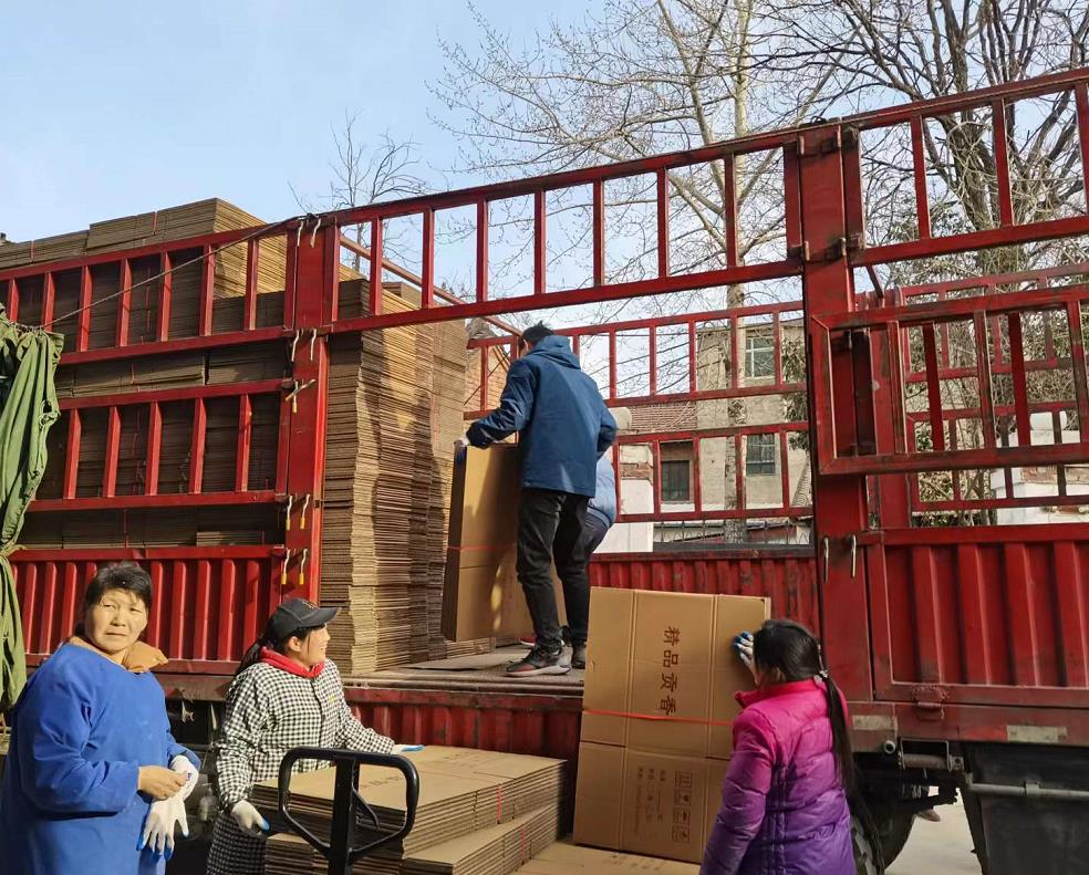 甲盾紙箱送貨現(xian)場